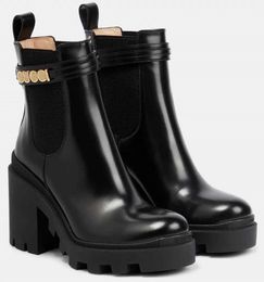 Elegante Winter Winter Women Chelsea Boot Logo-verstrikte riemen Zwart kalf Chunky Lug Sole Combat Boot Lady Party Bruiloft Combat Booties EU35-42 NIEUW