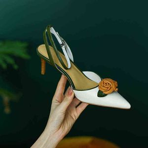 Elegant Woman Sandals Med Talons Femme Pumps 6 cm Chaussures d'été sur le talon avec fleurs Buckles à talons 220520
