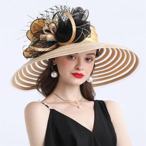 Femmes élégantes plume fleur rayé Kentucky Derby chapeau 16 cm large bord église robe chapeau de soleil dame été plage fête mariage chapeau Y2249U