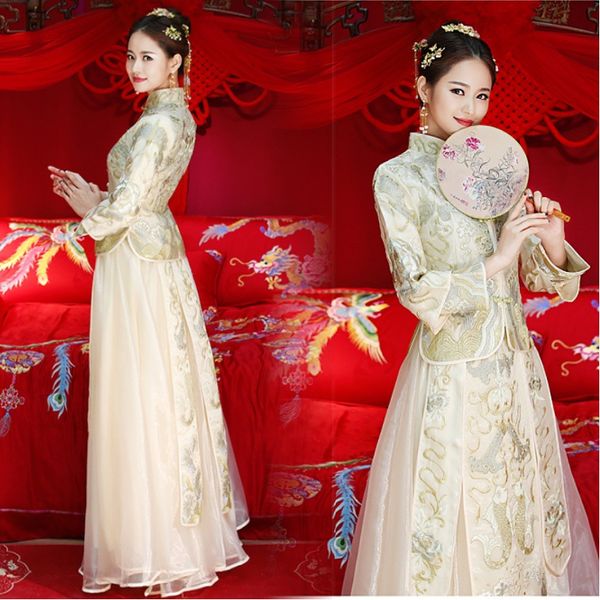 Élégant vintage Xiu He toast Beige Robe de style chinois robe de mariée asiatique populaire femme broderie carpes Cheongsam costume de soirée