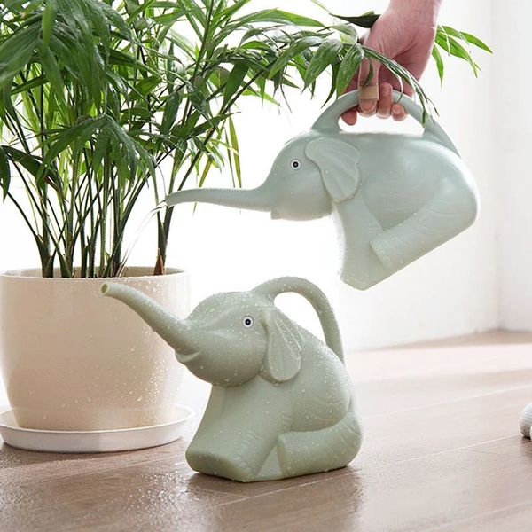 Forme d'éléphant Arrosage peut en pot Home Garden Flowers Plantes Toolents Succulents Potted Gardening Water Bottle Y240411