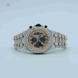 Verhoog uw luxe mode-statement met een Moissanite-diamantenhorloge voor heren, dat de essentie van de nieuwste trends vastlegt