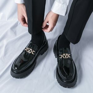 Chaussures formelles à semelles épaisses surélevées pour hommes, tendance, avec boucle en métal, décoration, chaussures d'affaires britanniques classiques polyvalentes
