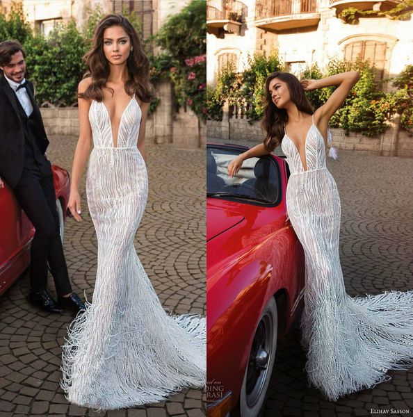 Elihav Sasson 2019 Vestido de novia de sirena con plumas Escote en V Vestidos de novia de encaje robes de mari￩e Ilusión Vestidos de boda de playa personalizados