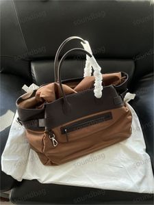 Elite 5a Grand Tote Margaux 17bag: mélange en nylon en cuir authentique, fusion en daim spacieux, élégance de voyage, appel universel pour les femmes modernes de durabilité concepteur de durabilité