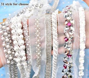 Gaufrage 1yards 31 Style Perle Perlée Strass Garnitures Coudre sur Ruban de Dentelle en Maille Blanche pour Bricolage Cheveux Vêtements Robe de Mariée Ceinture Accessoires