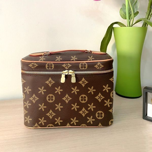 Gaufrage 3 taille Nice BB le sac fourre-tout Louis Luxury Vanity Designer Sac à main M41178 Femmes Mens Embrayage Grand Sac Cosmétique Maquillage Cuir Marron Fleur Sacs à bandoulière