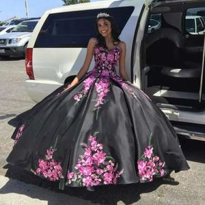 Broidered damas quinceanera robes noires satin chérie corset arrière vintage charro vestidos de sweet 16 robes de bal robe bal 0521