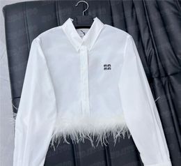 Lettre brodée chemises pull femmes t-shirt Design cheveux d'autruche t-shirts hauts à manches longues chemisier blanc