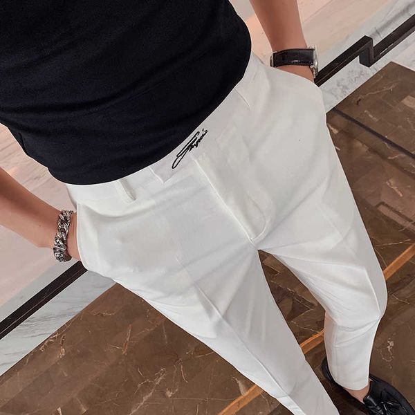 Pantalon habillé d'affaires brodé pour hommes Style coréen Slim Fit Office Pantalon de costume social Pantalon décontracté Streetwear Noir Blanc 210527