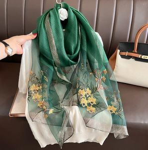 Écharpe brodée Femmes Floral Silk Wool Scharpes Foulard Bufanda Hijab ACCESSOIRES ENCROSTS HIVER COLLE ENVOIR 240325