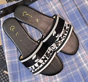 Geborduurde pantoffels 2023 Lente- en zomermode Tij Color Matching Series Sandalen Damesschoenen