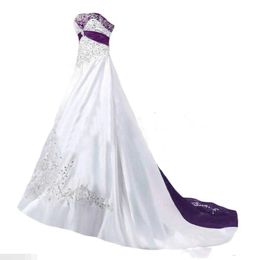 Robe de mariée ligne A brodée, en Satin blanc et violet, longue, Corset, sans bretelles, sans manches, sur mesure