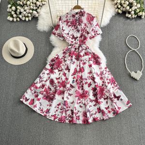 Robes décontractées Nouvelle piste d'été fleur papillon chemise robe pour femmes à manches courtes avec ceinture vintage imprimé plage fête midi robes 2024