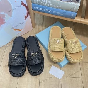 Borduurstof pantoffels Dames gehaakt platform slides raffia plaque driehoek logo geweven flatform designer sandalen 2024 zomerschoenen strand zwembad heldere muiltjes