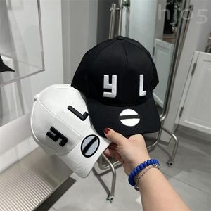 Lettres brodées chapeau de créateur femmes casquette ajustée style hip hop gorra de luxe ordinaire comme cadeau pour petit ami avec sangle réglable casquette de baseball loisirs pour hommes PJ087 B23