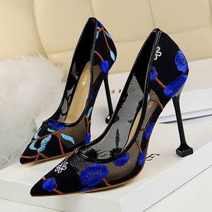 chaussures de broderie femmes talons chaussures italiennes femmes designers stiletto sexy talons hauts pompes femmes chaussures talons noirs zapatos de mujer ayakkabi