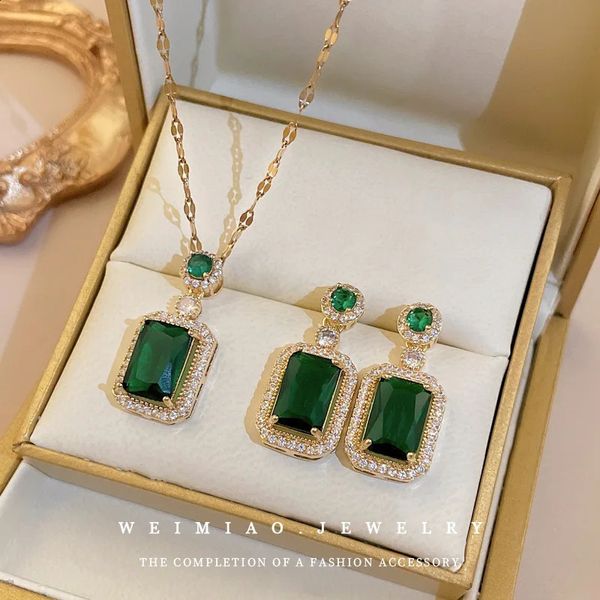 Emerald Crystal en acier pendentif femelle minoritaire de conception minoritaire conception chaîne clavicule lumière collier de luxe