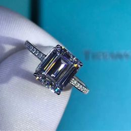 Emerald Cut 3ct Square Lab Mossen Diamond Ring 925 Joya de plata esterlina Compromiso de boda Anillo de boda Rings para mujeres Regalo accesorio de fiestas nupciales