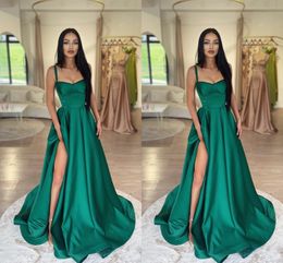 Emerald Elegant Green A Line Night Robes pour les femmes noires plus taille Spaghetti Stracts drapés OCNS Prom Prom Celebrity Birthday Pageant Robes