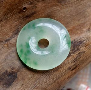 Joyas colgantes de donut de jade natural flotante esmeralda