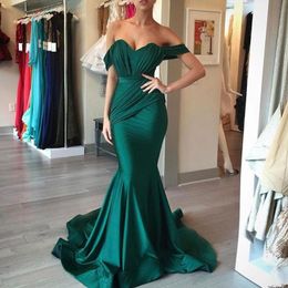 Emerald Green Bruidsmeisjes Jurken 2022 met ruches Mermaid Off Shouled Wedding Vust Dress Junior Maid of Honour