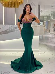 Emerald Green Crystal Prom Dresses Avond Jurk van de schouderplooi Vestidos de Novia Sweep Train Satin Females Robe de Fiesta Aangepast