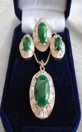 Emerald Green Jade 18kgp Collar colgante de circonía cúbica Pendientes anillo de anillo 8919299