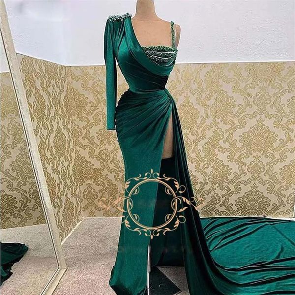 Vert émeraude longues robes De bal une épaule haute fente perles robes De soirée Sexy velours femmes anniversaire Robe De Soiree316Z