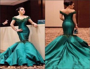 Esmerald Green Off the Shoulder Mermaid Prom Gowns 2018 Nuevos vestidos de noche largos formales de satén con perlas de la cancha Pageant Wear B3062024