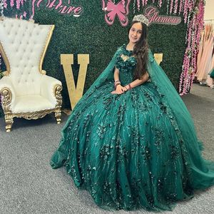 Emerald Green Quinceanera jurken baljurk van de schouder met capes Sweet 16 Girls Princess Vestidos de quinceanera 15 nera