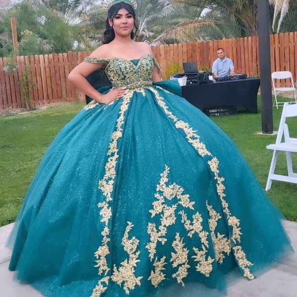 Émeraude Green Quinceanera s'habille sur les épaules Applications de robe de bal Vestidos de perles de dentelle de 15 robe de quinceanera