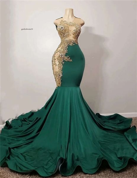 Emerald Green Sexy Prom Vestidos de fiesta Jewel Ilusión Mermaid sin mangas de oro Applices de cristal Vestido de noche P