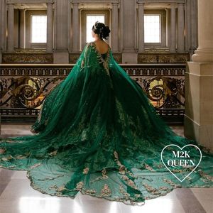 Robe De bal brillante vert émeraude Quinceanera robes perles appliquées en or avec Cape douce 16 robe robes De concours robes De 15 Anos