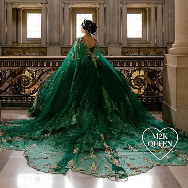 Vestido de quinceanera de gala verde esmeralda.