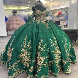 Robes de Quinceanera brillantes vert émeraude pour 16 filles, bretelles Spaghetti, appliques dorées, perles, robes de bal d'anniversaire, robe de bal