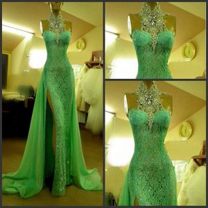 Vert émeraude robes de soirée fendues sirène perlée col haut cristal dentelle arabe robes de bal longueur de plancher strass robe de soirée de Dubaï