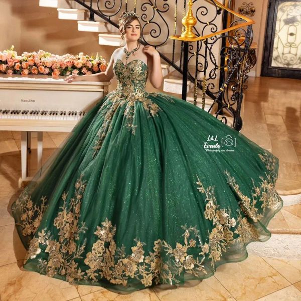 Esmerald Green Sweetheart Mleeveless Base Bown Gown Quinceanera Vestidos Apliques de oro Corsé Vestidos de 15 Anos