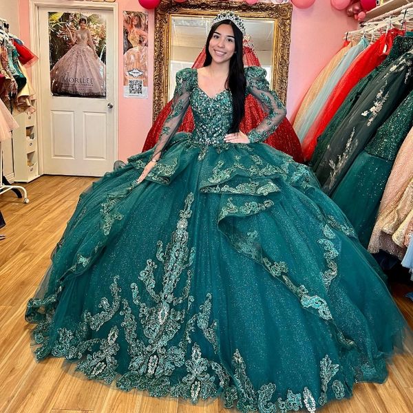 Vert émeraude col en V Quinceanera robes Appliques dentelle perles à manches longues robe de bal robe d'anniversaire robes De 15 Anos doux 16