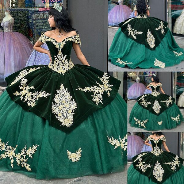 Vestidos de quinceañera mexicanos de terciopelo verde esmeralda 2023 Vestido de fiesta Apliques dorados con hombros descubiertos Vestido dulce 15 Vestidos vintage de xv Charro Vestido de fiesta formal para mujeres