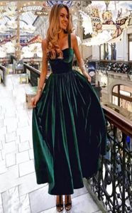 Emerald Green Velvet Prom Dresses 2022 Eenvoudige riemen formeel een lijn feest gows gewoon korte avondjurken ritssluiting omhoog back2956305