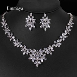 Emmaya Fashion Style Star Flower-Shape Exquisite Ketting en Oorbel met AAA Zirconia Charming Sieraden in Wedding Party Gift H1022