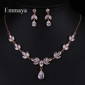 Emmaya nouvelle forme de fleur pour les femmes délicate boucle d'oreille et collier cubique Zircon déclaration de mode en fête élégant ensemble de bijoux H1022