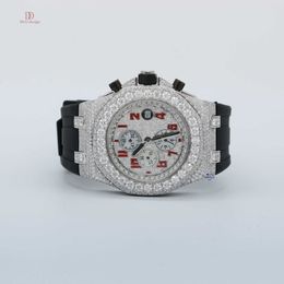 Insistez sur le fait que votre montre-bracelet est fabriquée avec des diamants moissanite incrustés de bijoux en diamant de luxe en acier inoxydable pour hommes.