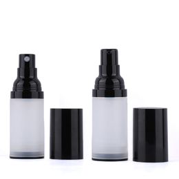 Lege matte plastic airless pompflessen met zwart/witte pomp toprefilleerbare draagbare cosmetische dispenser 20 ml 30 ml 50 ml voor parfumlotioncrèmes
