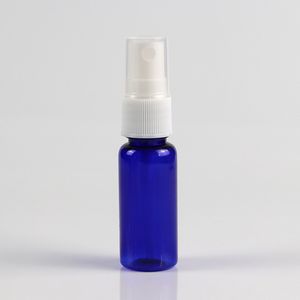 Bouteilles de pulvérisation vides en plastique bleu, petit récipient rechargeable de 20ML avec pulvérisateur à brume Fine transparente pour huiles essentielles de parfum