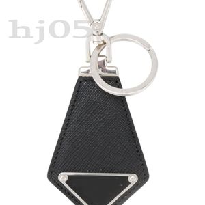 Esmalte metal triángulo llaveros billetera accesorios de diseño distintivo forma de corbata material de cuero portachiavi elegante bolso de mujer encanto moderno PJ056 B23