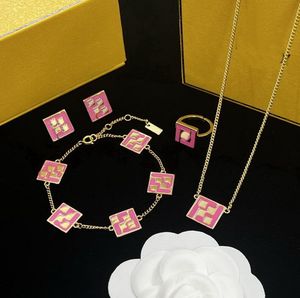 Collar de esmalte Pulsera Conjuntos de aretes Dama Mujer Latón Grabado Iniciales F Configuración de letras Oro de 18 quilates Joyería de diseñador Cumpleaños Regalos festivos de Acción de Gracias HFS --0 2