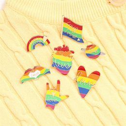 Emaille Regenboog Serie Brief Pins Hart Kleurrijke Brug Liefde Broches Voor Kraag Kleding Anti Licht Knop Badge Unisex Legering Bro257j