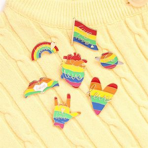 Email Rainbow Series Letter Pins hart kleurrijke brug liefde broches voor kraagkleding anti -lichtknop badge unisex legering bro2408